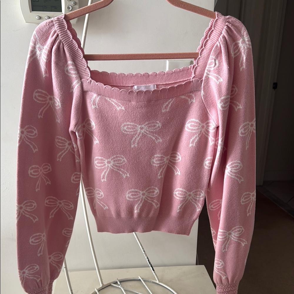 Light dusty Pink Sweater with white Bow Pattern